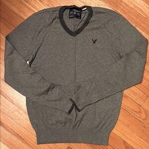 American Eagle Outfitters Men's Gray V-Neck Sweater size Small